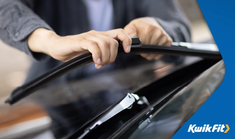 Changing windscreen wiper blades
