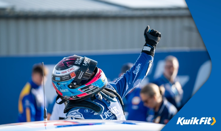 Jake Hill takes a double win at Knockhill