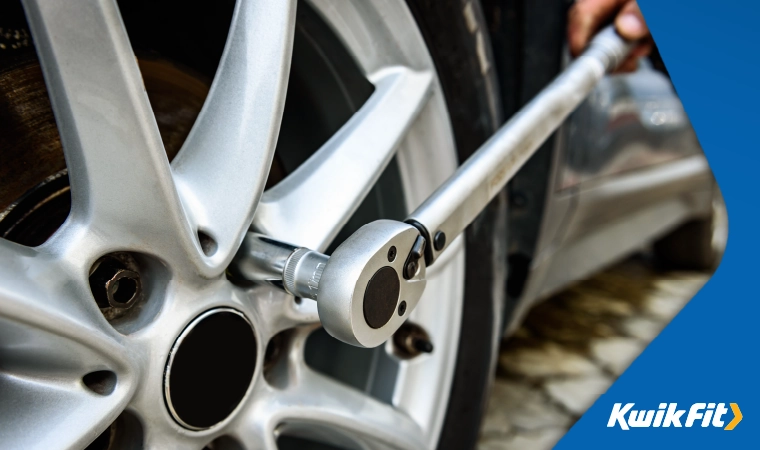 Tightening wheel nuts